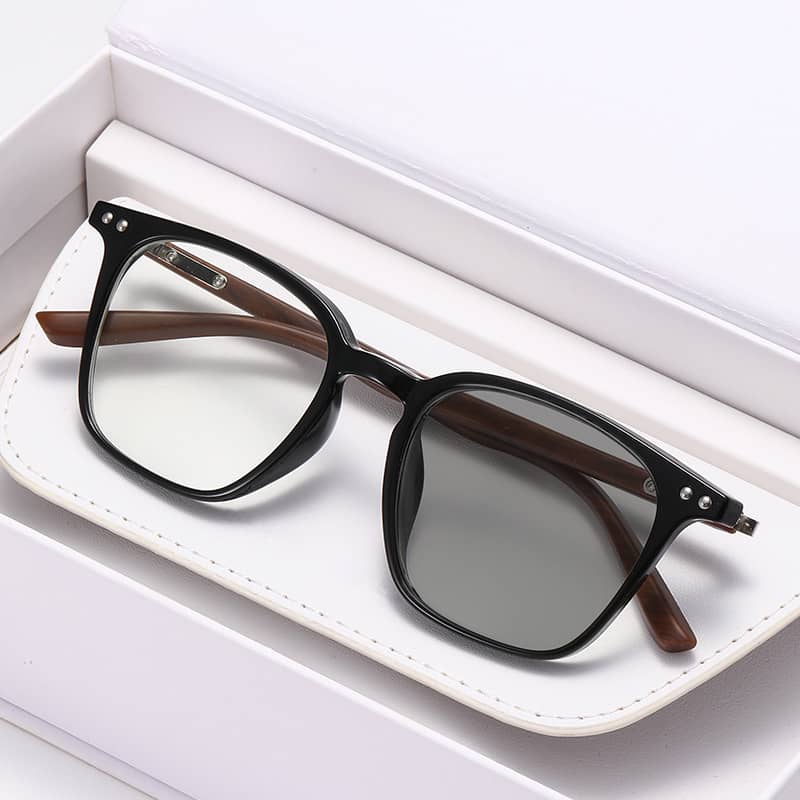 Fashionable Blue-Light-Blocking Myopia Glasses With Photo…